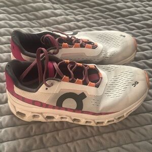 Women’s Size 8 Cloud Monster